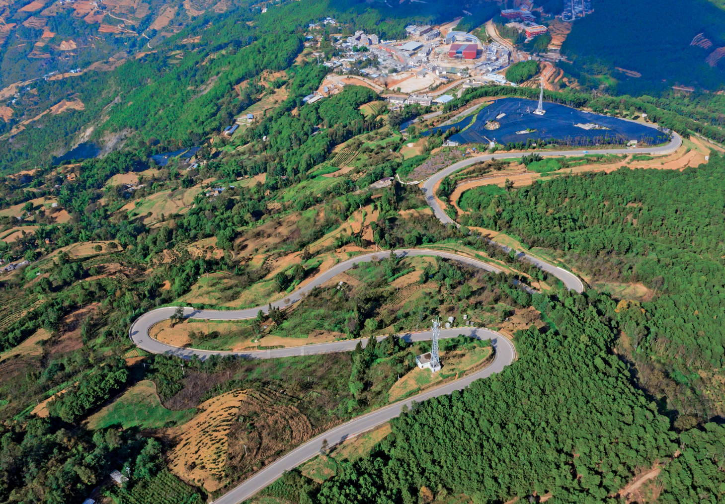 通绘就龙陵“三色”新画卷CQ9电子游戏网站绿美交(图2)